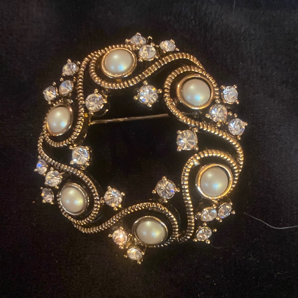 Vintage Monet Brooch gold tone with crystals and faux peals
